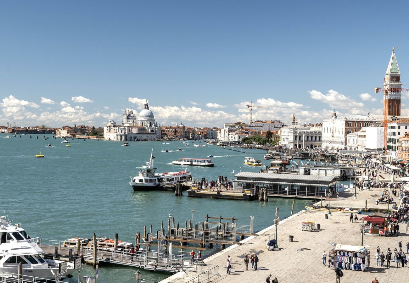 Ferienwohnung in Venedig - San Giorgio View Apartment with Terrace R&R