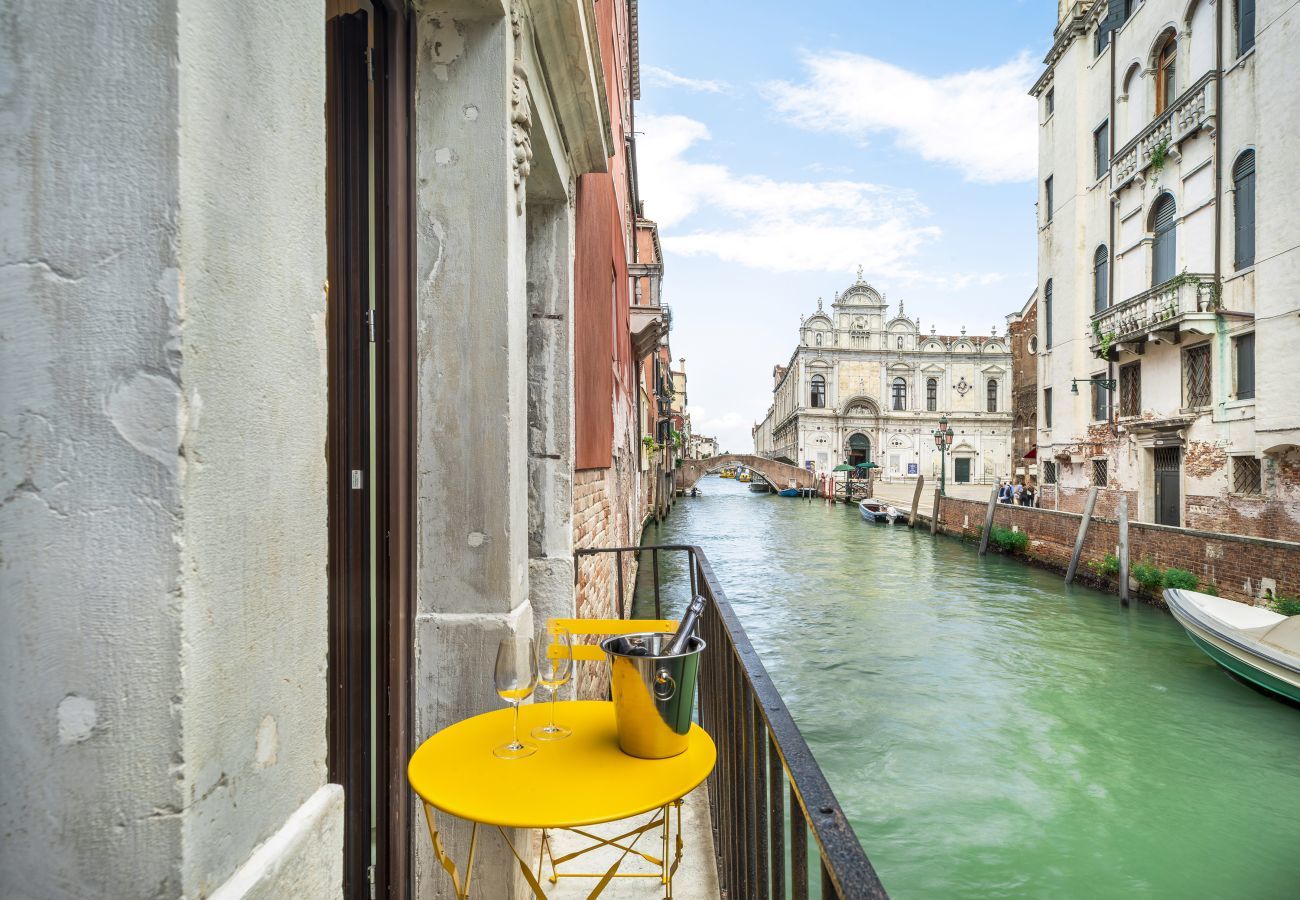 Ferienwohnung in Venedig - Modern Apartment with View on San Giovanni e Paolo