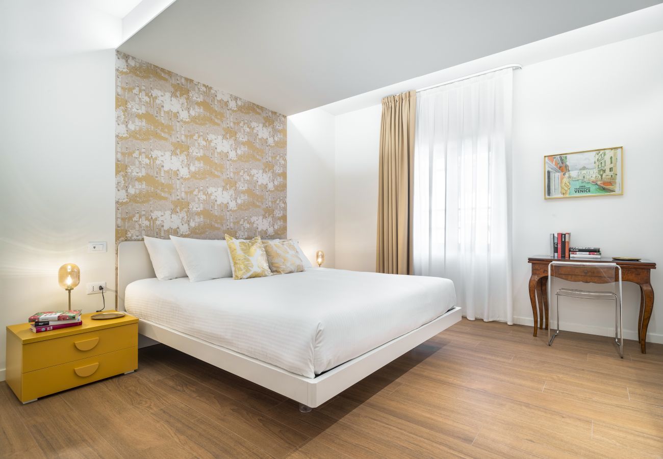 Ferienwohnung in Venedig - Modern Apartment with View on San Giovanni e Paolo