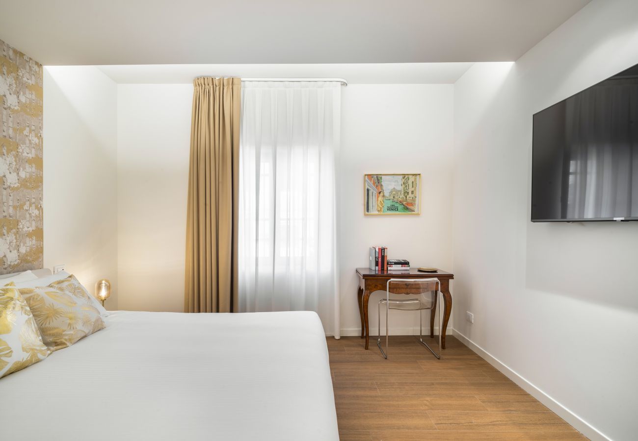 Ferienwohnung in Venedig - Modern Apartment with View on San Giovanni e Paolo