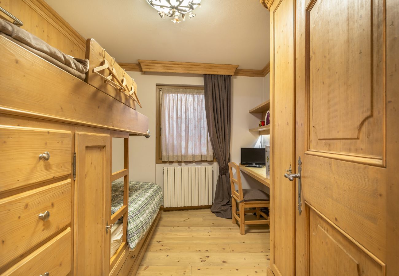 Ferienwohnung in Cortina d´Ampezzo - Elegant Tablà with Garden R&R