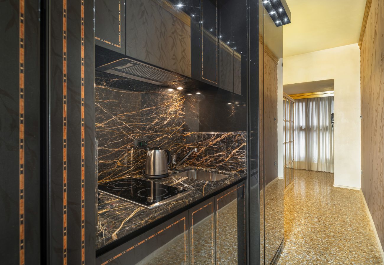 Ferienwohnung in Venedig - Golden Treasure Apartment on the Grand Canal R&R