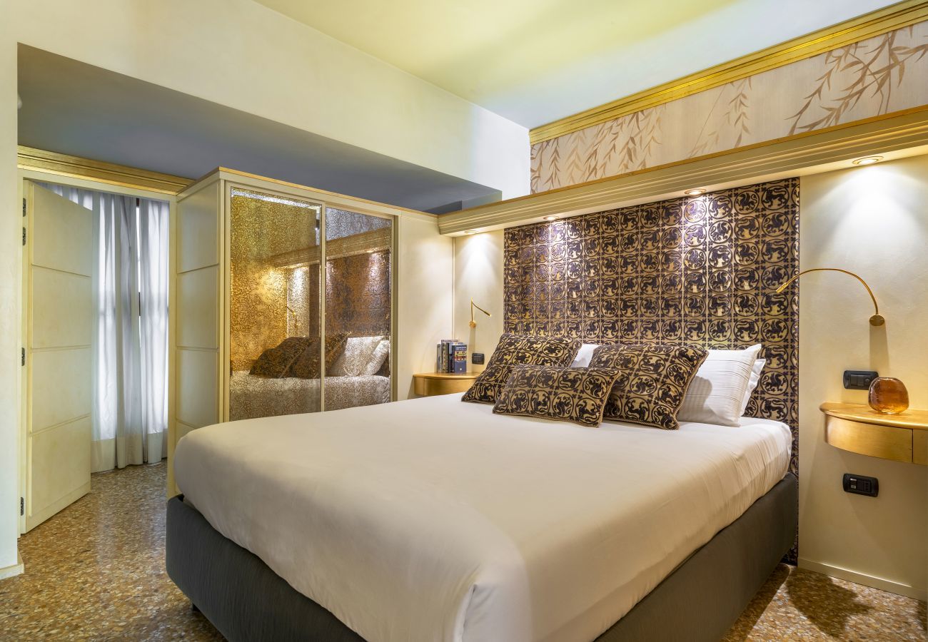 Ferienwohnung in Venedig - Golden Treasure Apartment on the Grand Canal R&R