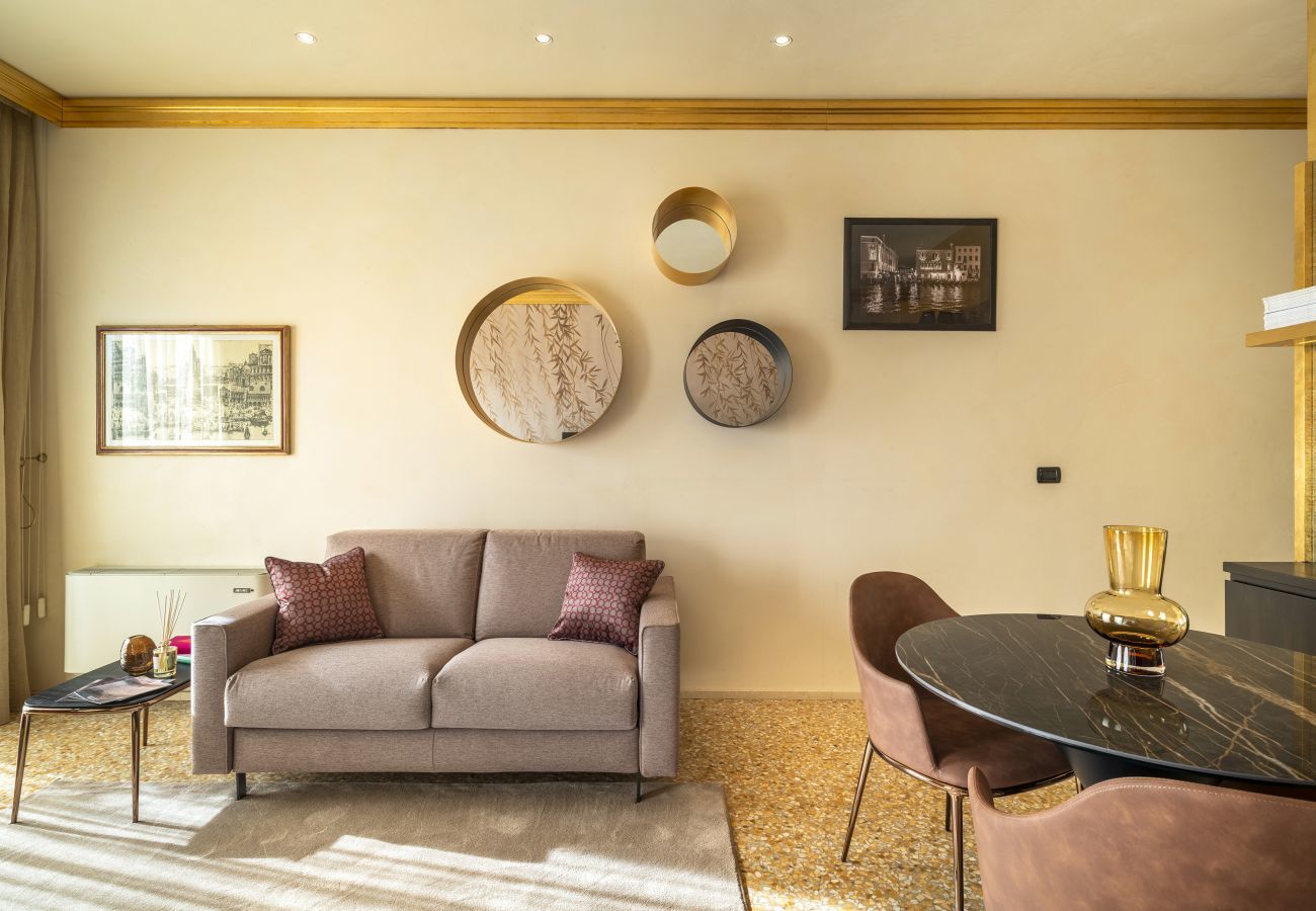 Ferienwohnung in Venedig - Golden Treasure Apartment on the Grand Canal R&R