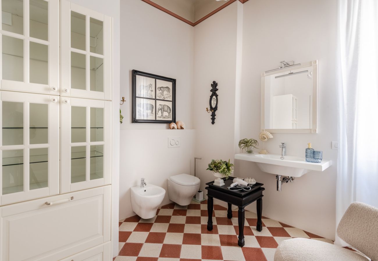 Ferienwohnung in Lucca - The Fresco Tale, a Charming 3 Bedrooms Apartment