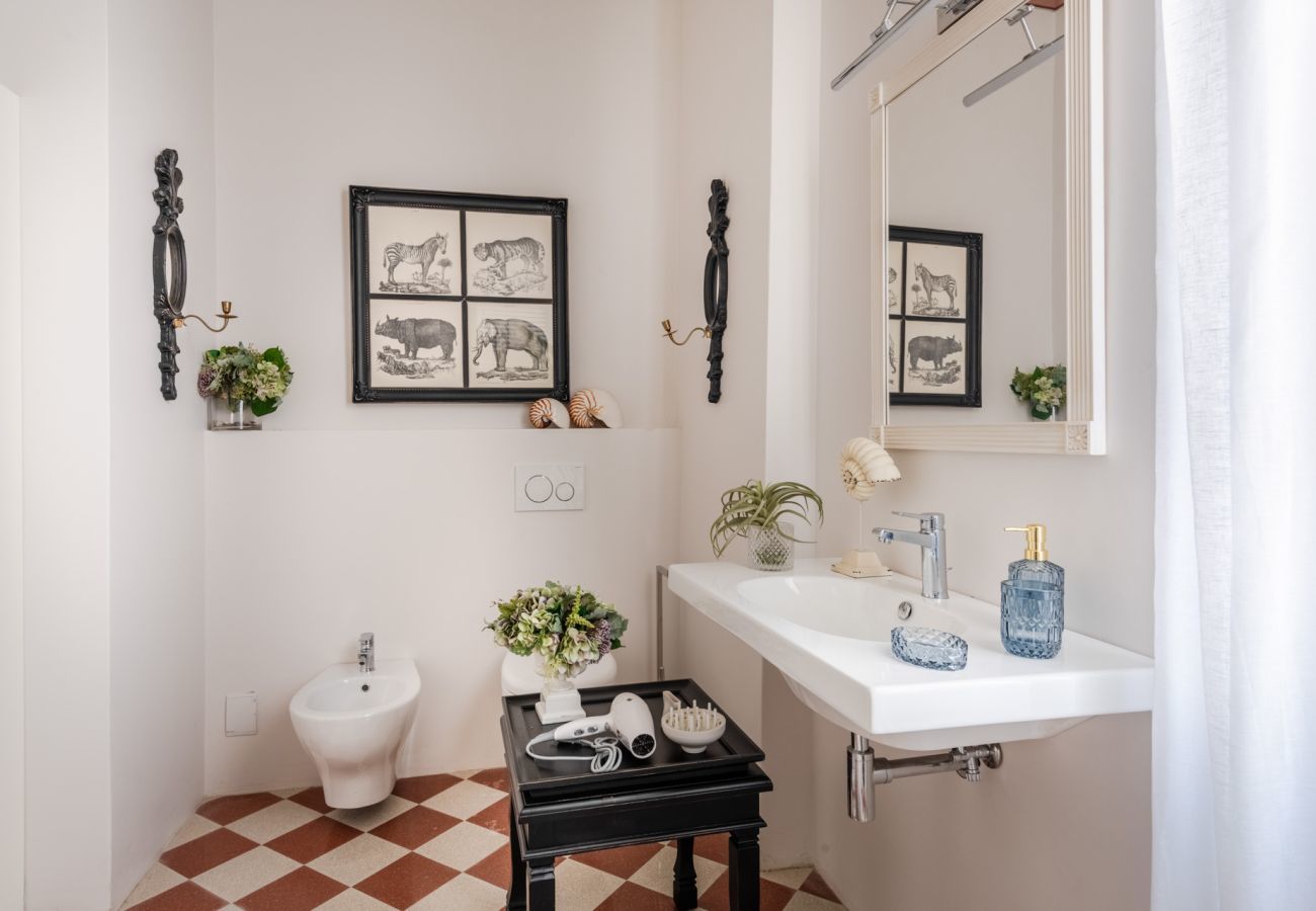 Ferienwohnung in Lucca - The Fresco Tale, a Charming 3 Bedrooms Apartment