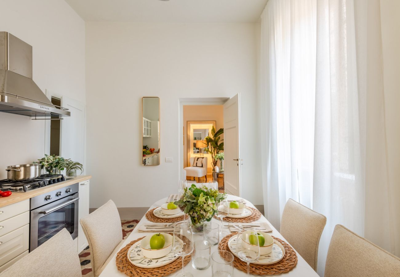 Ferienwohnung in Lucca - The Fresco Tale, a Charming 3 Bedrooms Apartment