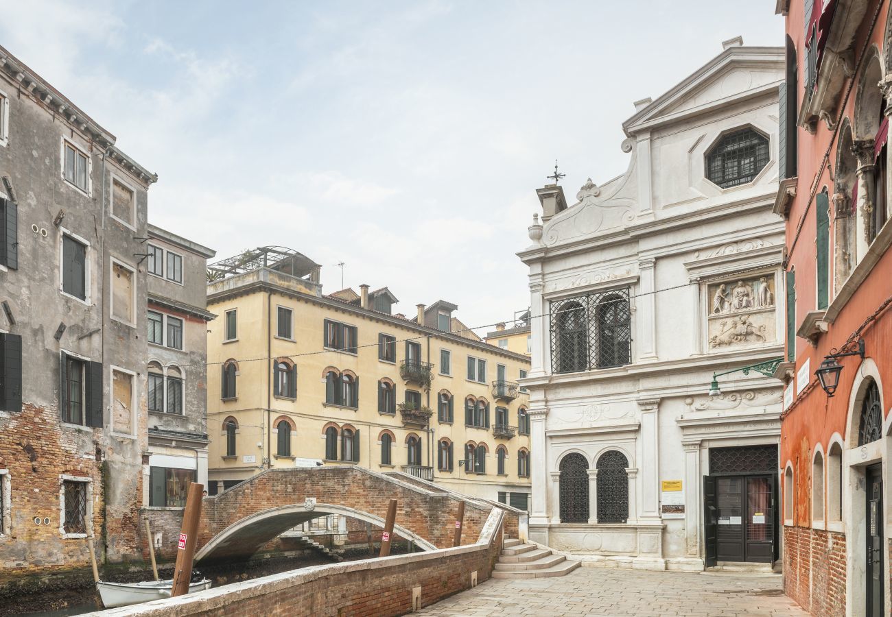 Ferienwohnung in Venedig - Ca' Venier Apartment with Balcony R&R