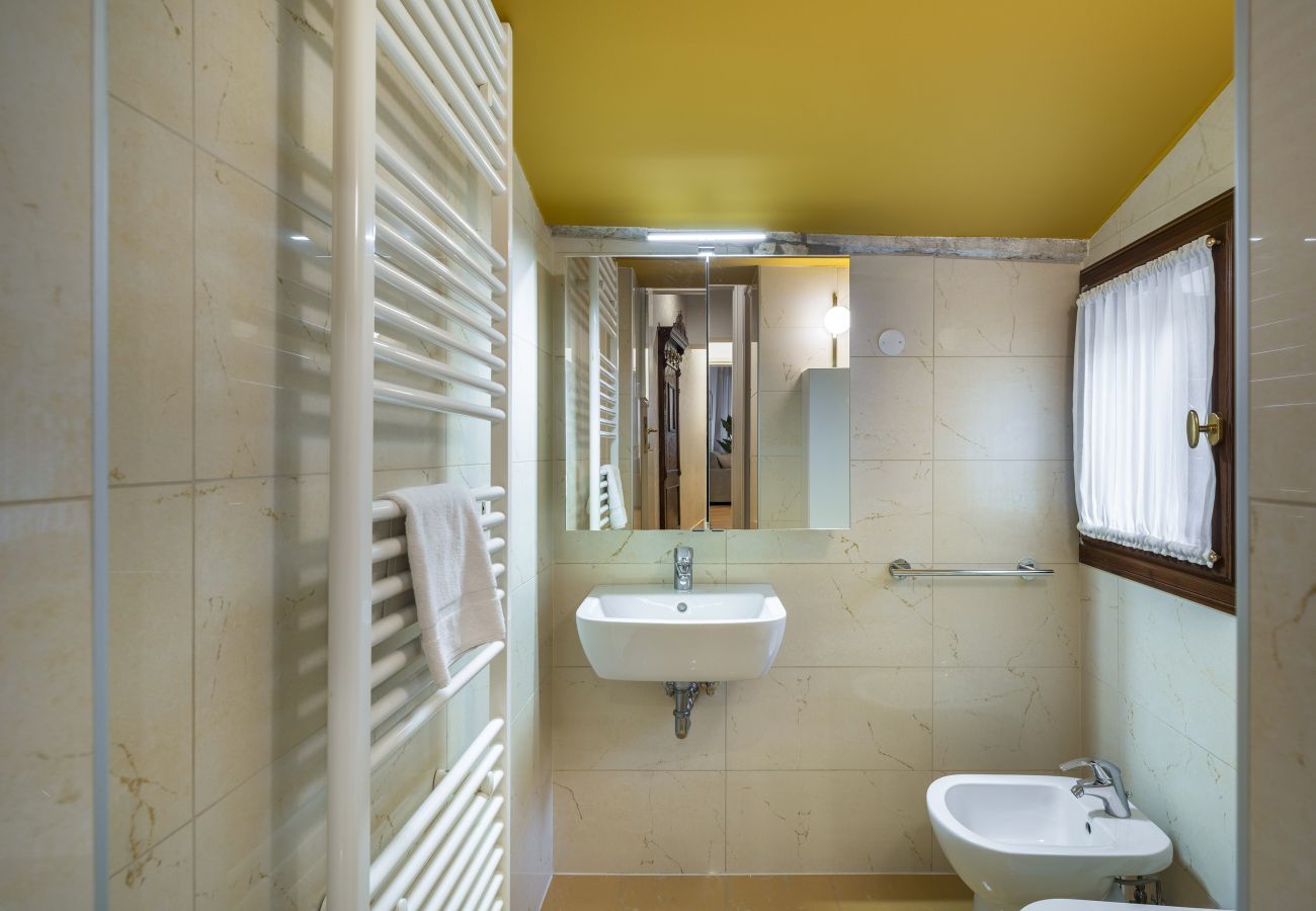 Ferienwohnung in Venedig - Ca' Venier Apartment with Balcony R&R