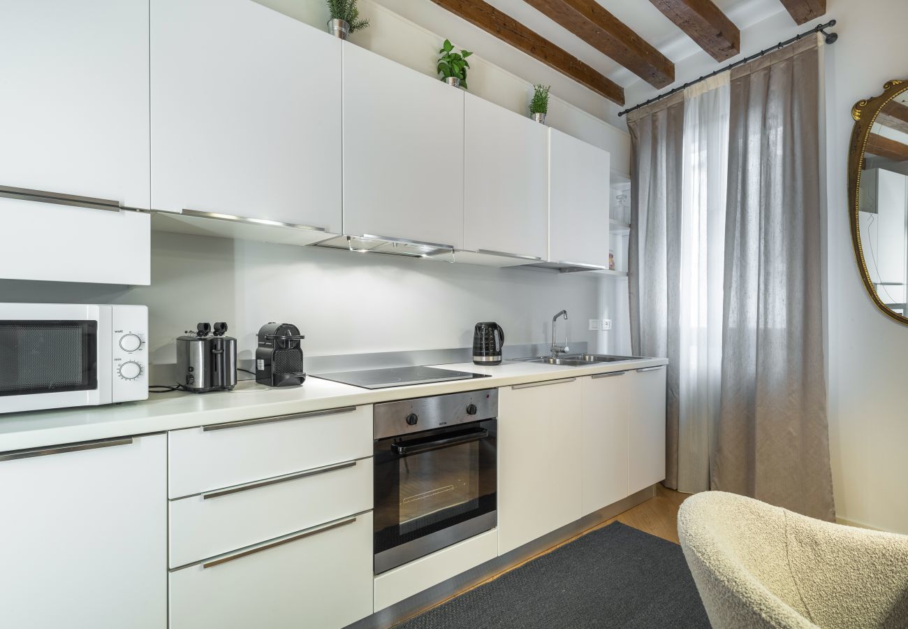 Ferienwohnung in Venedig - Ca' Venier Apartment with Balcony R&R