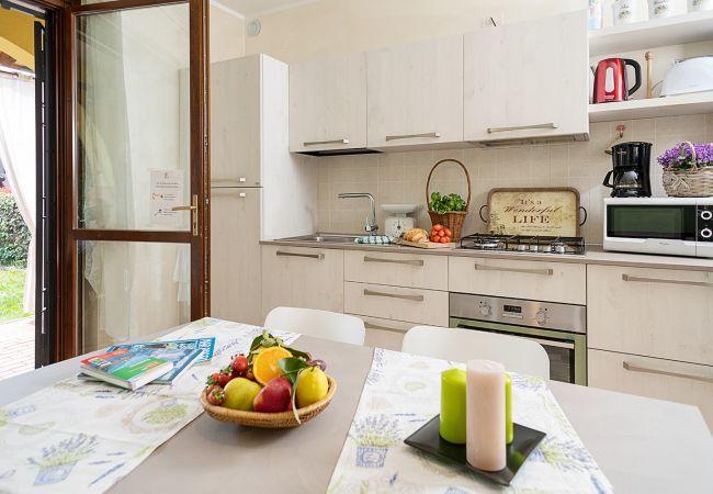 Apartment in Lazise - Regarda - cozy apartment L'Archetto with private garden, WiFi, pool