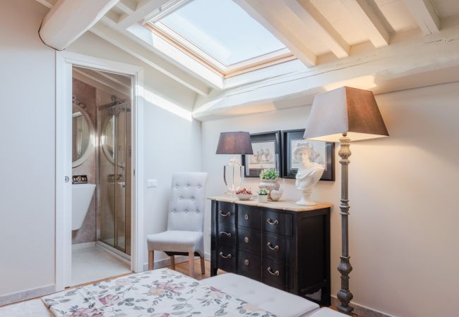 Apartment in Lucca - Casa Laura, a Terrace above Lucca Apartment in Lucca - Casa Laura, a Terrace above Lucca