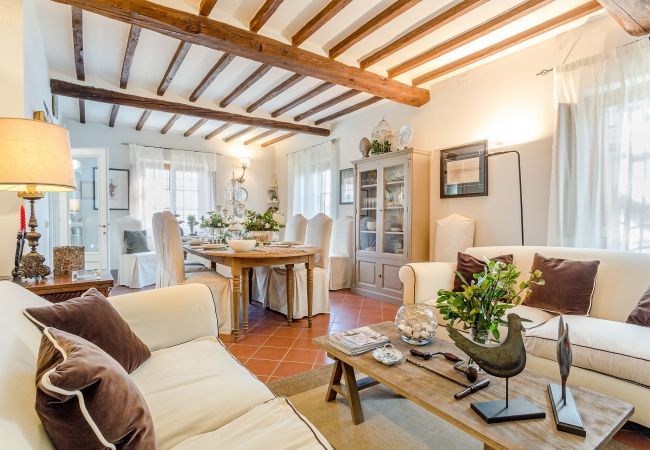 Villa in Lucca - Panoramic 4 Bedrooms Farmhouse with Private Pool in Lucca close to Town Centre