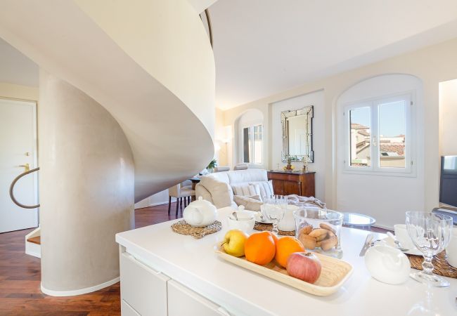 Apartment in Florence - Luxury Updated Penthouse with Elevator 3 Bedrooms 3 Bathrooms in the Very Centre