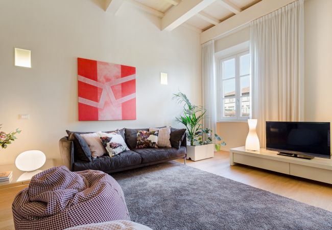 Apartment in Lucca - Modern Spacious 2 bedrooms apartment with terrace and elevator