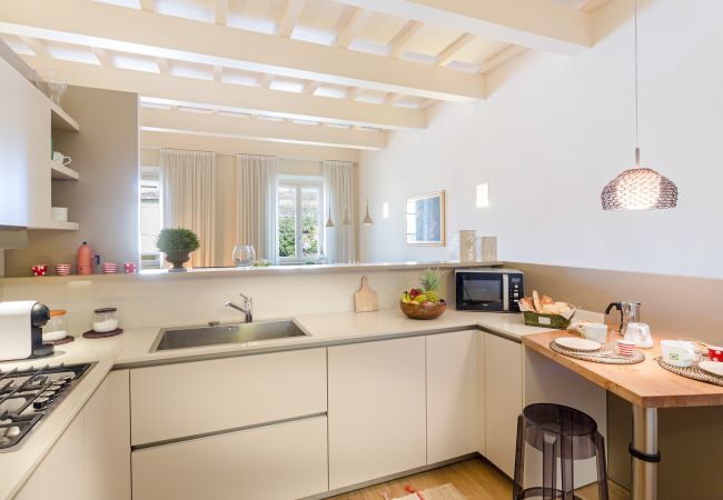 Apartment in Lucca - Modern Spacious 2 bedrooms apartment with terrace and elevator