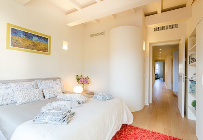 Apartment in Lucca - Modern Spacious 2 bedrooms apartment with terrace and elevator