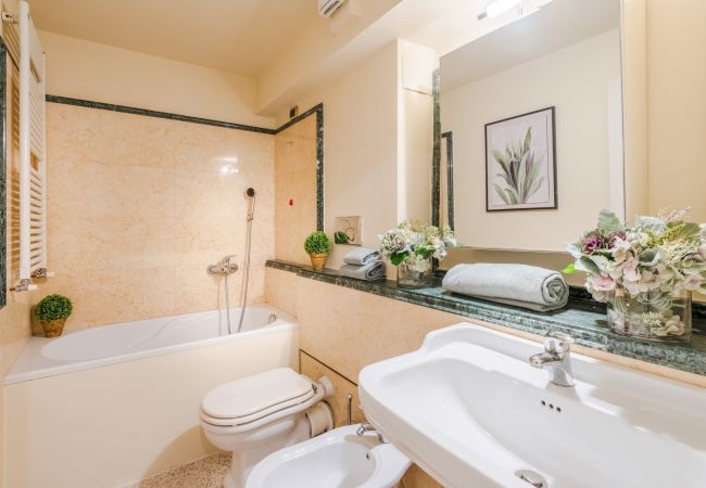 Apartment in Lucca - The Arnolfini Portrait Apartment Apartment in Lucca - The Arnolfini Portrait Apartment