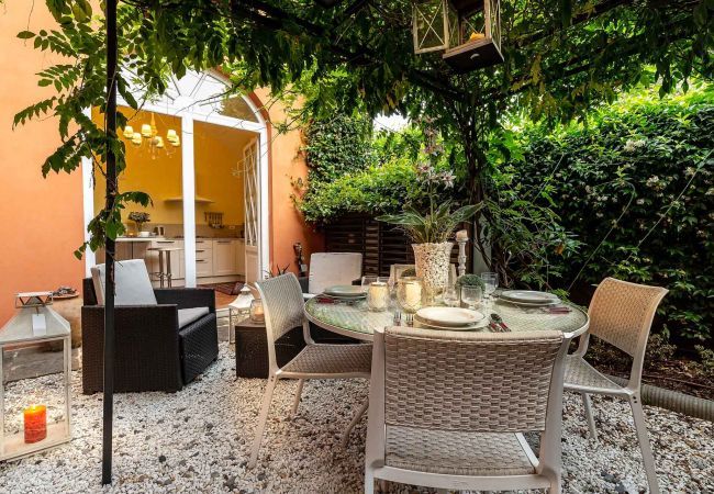 Apartment in Lucca - Spacious Ground Floor Apartment with Private Garden Inside the Walls of Lucca