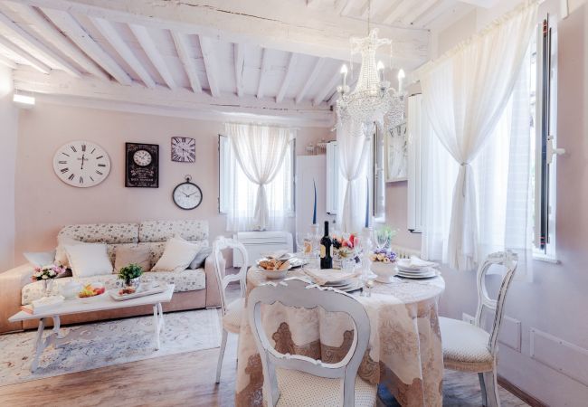 Apartment in Lucca - A Smart Designed Sweet Air Conditioned Apartment Inside the Walls of Lucca