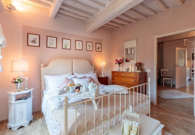 Apartment in Lucca - A Smart Designed Sweet Air Conditioned Apartment Inside the Walls of Lucca