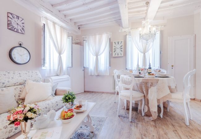 Apartment in Lucca - A Smart Designed Sweet Air Conditioned Apartment Inside the Walls of Lucca