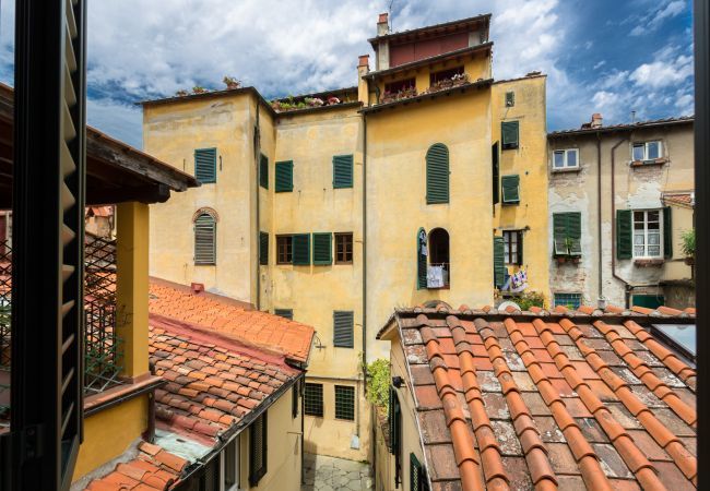 Apartment in Lucca - A Smart Designed Sweet Air Conditioned Apartment Inside the Walls of Lucca