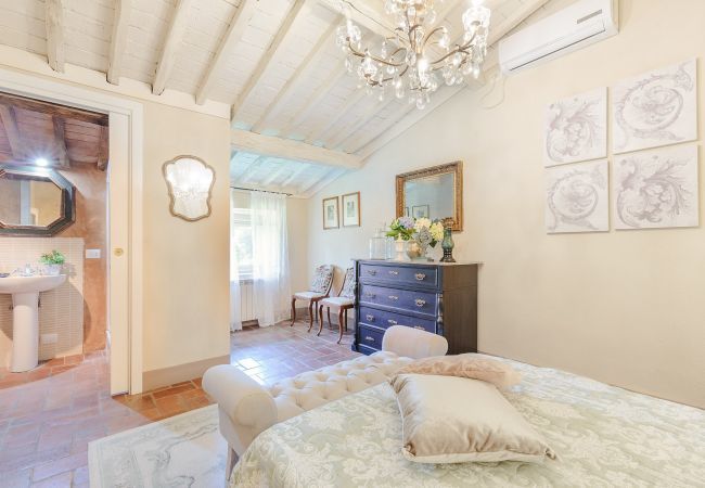 Villa in Gattaiola - Rewind In Style In a Renaissance Villa with Pool among the Vineyards in Lucca Property overview