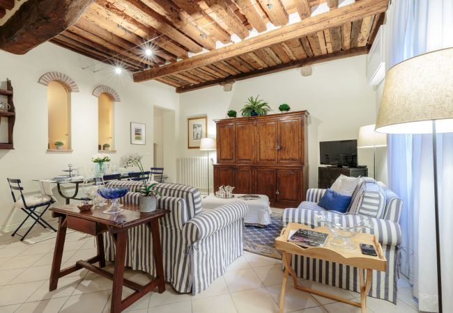 Apartment in Lucca - Stylish Smart Ground Floor Apartment inside Lucca
