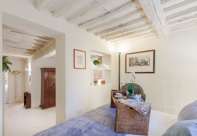 Apartment in Lucca - Stylish Smart Ground Floor Apartment inside Lucca