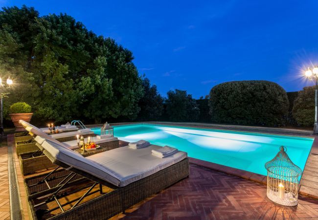 Villa in Capannori - VILLA CLARA Luxury 5 bedrooms Lakefront Farmhouse Villa with Private Pool on the Lucca Hills