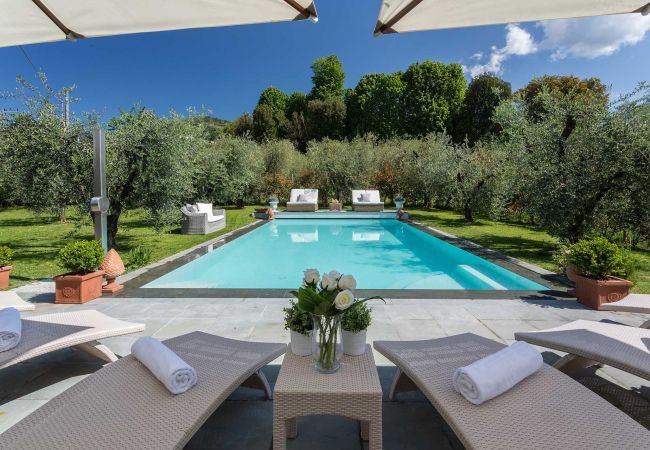 Villa in Capannori - A/C Villa with Amazing Views, SPA & Private Pool 