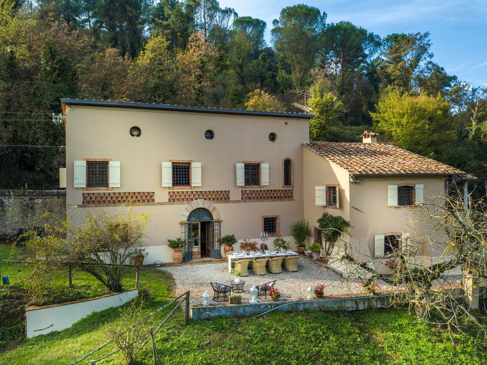 Villa/Dettached house in Vorno - VILLA VIOLA - Residenze Seicento - An historic Villa with Garden close to Lucca with Air Conditioning