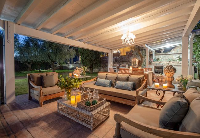 Villa in Maggiano - Villa Medea Villa in Maggiano - Villa Medea