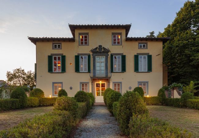 Villa in Lucca - RENAISSANCE WINERY VILLA AMONG THE VINEYARDS, 9 BEDROOMS, 7 BATHS, WIFI, AIR CON