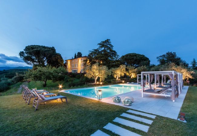 Villa in Montecarlo - LOSE THE WORLD. FIND YOURSELF. VILLA DUEMANI, 11 BEDROOMS, PANORAMIC POOL & SPA