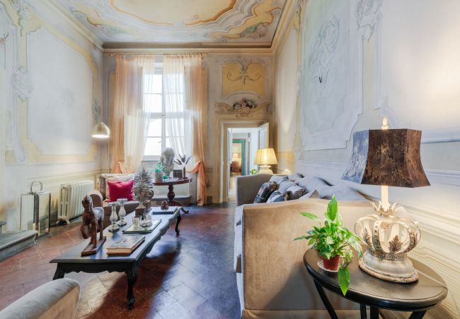 Apartment in Lucca - CASA PENELOPE, Luxury Apartment with Space for Groups. 8 Bedrooms and 7 Bathrooms