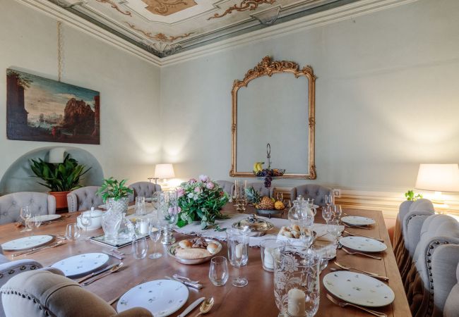 Apartment in Lucca - CASA PENELOPE, Luxury Apartment with Space for Groups. 8 Bedrooms and 7 Bathrooms