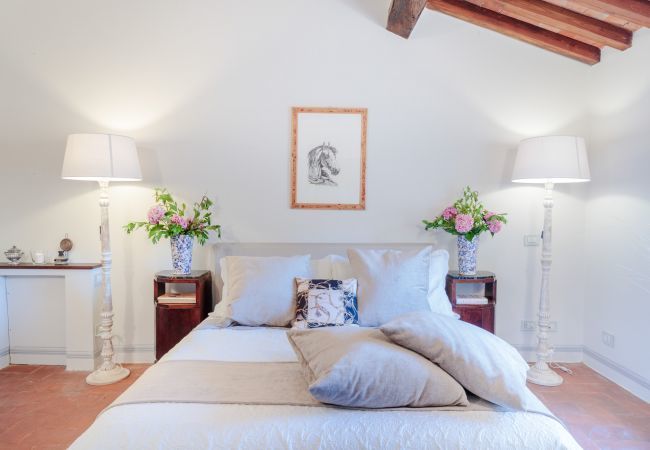 Apartment in Lucca - CASA PENELOPE, Luxury Apartment with Space for Groups. 8 Bedrooms and 7 Bathrooms