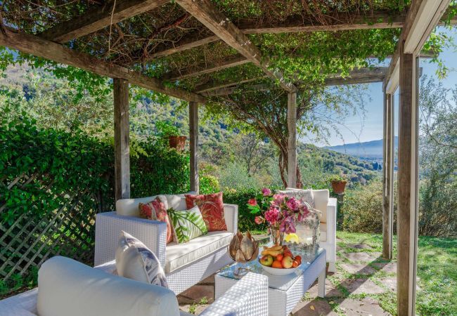 Villa in Lucca - Villa Gufo The Place to Be. Panoramic Private Pool with a Lucca View and Private Tennis Court