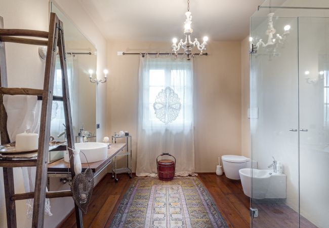 Villa in Capannori - Villa Lorena, a Vintage Family Villa Villa in Capannori - Villa Lorena, a Vintage Family Villa