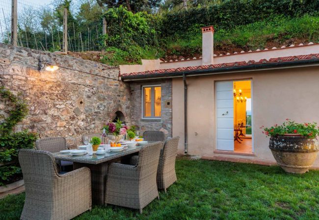 Villa in Pieve di Compito - Villa Aperitivo In Pieve di Compito Villa in Pieve di Compito - Villa Aperitivo In Pieve di Compito