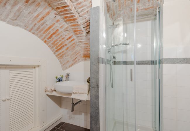 Apartment in Lucca - Busdraghi Studio,Stylish at Via Fillungo Apartment in Lucca - Busdraghi Studio,Stylish at Via Fillungo