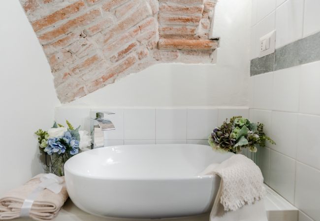 Apartment in Lucca - Busdraghi Studio,Stylish at Via Fillungo Apartment in Lucca - Busdraghi Studio,Stylish at Via Fillungo