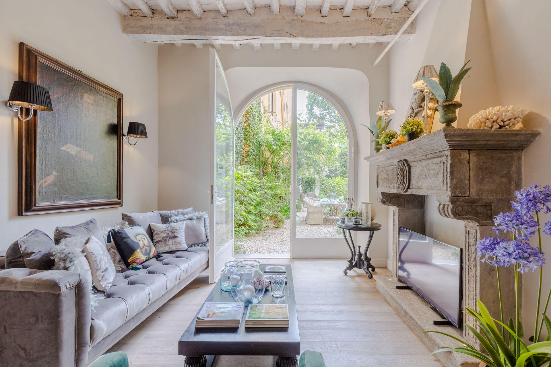  in Lucca - Casa Vanny, an Apartment with Private Garden