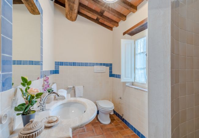 Villa in Lucca - Tuscan Fizz Villa, a Vineyards Retreat Villa in Lucca - Tuscan Fizz Villa, a Vineyards Retreat