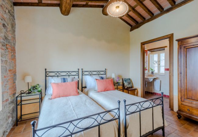 Villa in Lucca - Tuscan Fizz Villa, a Vineyards Retreat Villa in Lucca - Tuscan Fizz Villa, a Vineyards Retreat