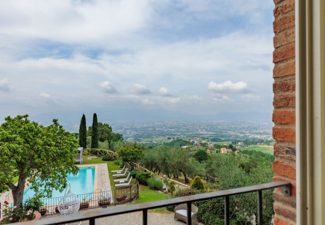 Villa in Lucca - Tuscan Fizz Villa, a Vineyards Retreat Villa in Lucca - Tuscan Fizz Villa, a Vineyards Retreat