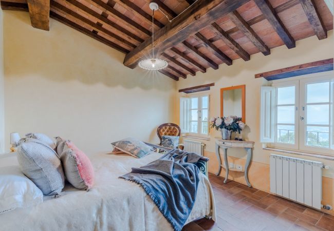 Villa in Lucca - Tuscan Fizz Villa, a Vineyards Retreat Villa in Lucca - Tuscan Fizz Villa, a Vineyards Retreat