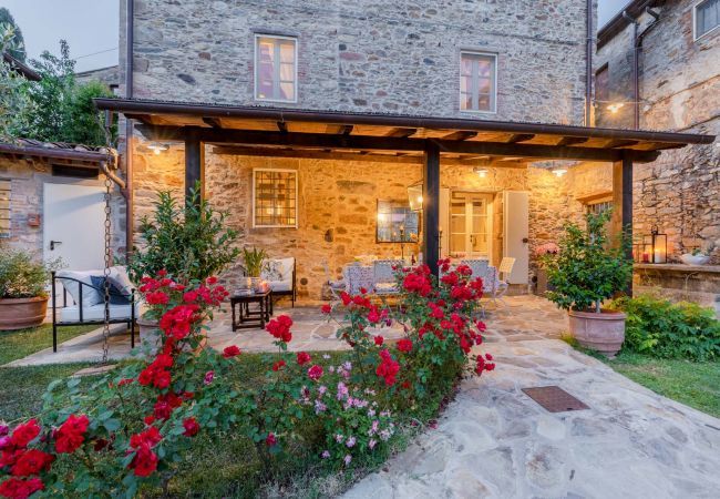 Villa in Pieve di Compito - Dimora delle Camelie Villa in Pieve di Compito - Dimora delle Camelie